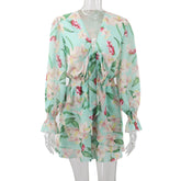 Chiffon-Mini-Strampler mit Glockenärmeln und enger Taille